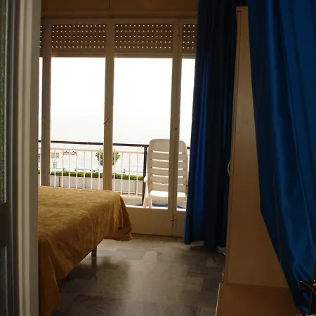Couette-café Solana 3*